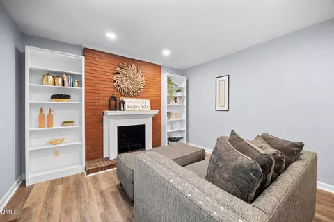 820 Greenwich St, Raleigh, NC 27610