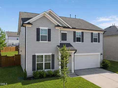 2252 Fairway Green Dr, Fuquay Varina, NC 27526