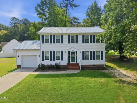 Exterior - 400 Thorndale Dr, Dunn, NC 28334 photo 2 of 8