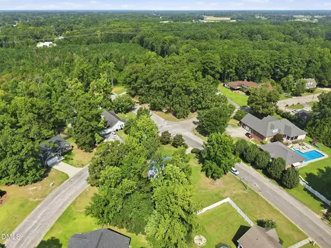 View/Area - 400 Thorndale Dr, Dunn, NC 28334 photo 8 of 9