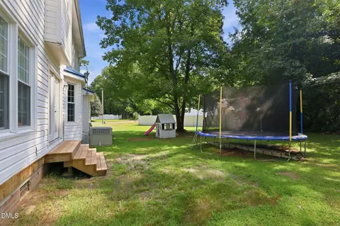 Exterior - 400 Thorndale Dr, Dunn, NC 28334 photo 7 of 8