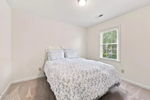 Bedroom - 400 Thorndale Dr, Dunn, NC 28334 photo 7 of 8