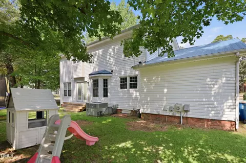 Exterior - 400 Thorndale Dr, Dunn, NC 28334 photo 4 of 8