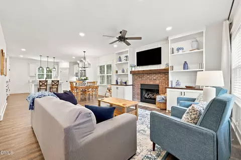 Living - 552 N Orange St, Coats, NC 27521 photo 3 of 4