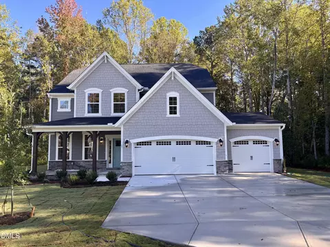 370 Glade Dr, Aberdeen, NC 28315