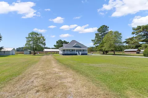 754 5 Points Rd, Benson, NC 27504 photo 4