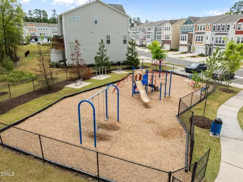 Exterior - 1039 Commack Dr, Durham, NC 27703 photo 17 of 18