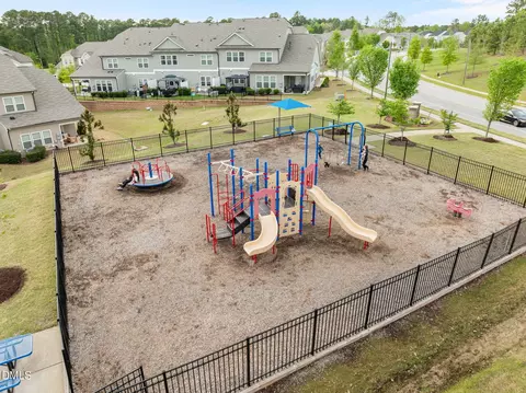 View/Area - 1039 Commack Dr, Durham, NC 27703 photo 8 of 12