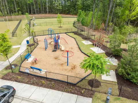 View/Area - 1039 Commack Dr, Durham, NC 27703 photo 10 of 12