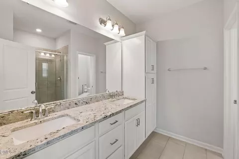 Bath - 1039 Commack Dr, Durham, NC 27703 photo 3 of 5