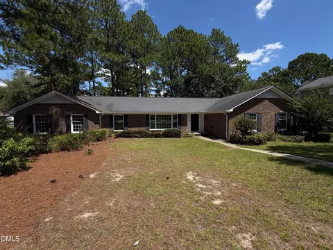 2101 Fordham Dr, Fayetteville, NC 28304