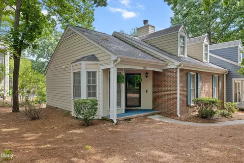 1201 Deptford Ct, Raleigh, NC 27609