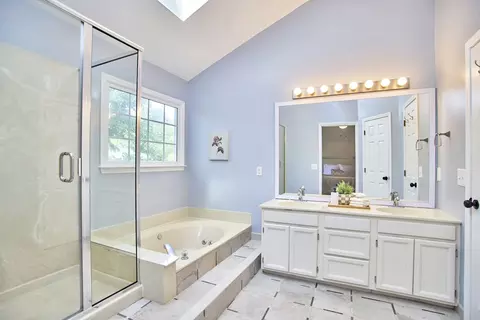 Bath - 4000 Kettering Dr, Durham, NC 27713 photo 1 of 4