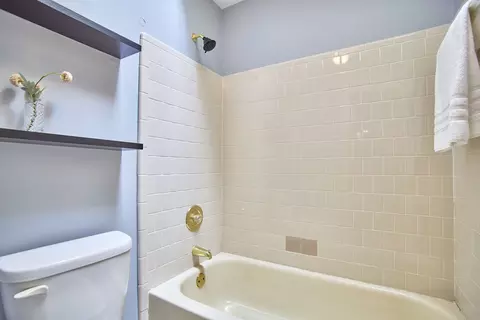 Bath - 4000 Kettering Dr, Durham, NC 27713 photo 4 of 4