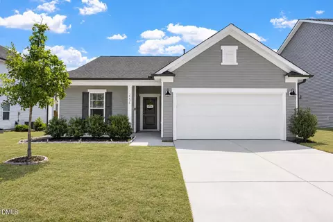 2236 Fairway Green Dr, Fuquay Varina, NC 27526