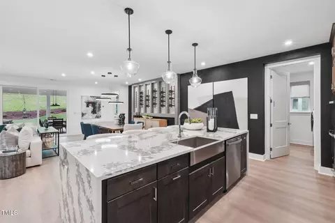 150 Sunny Gln Ct, Fuquay Varina, NC 27526
