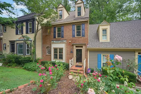 1302 Hampshire Ct, Raleigh, NC 27612