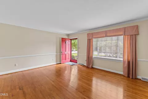 Living - 1101 S Walnut Dr, Smithfield, NC 27577 photo 2 of 4