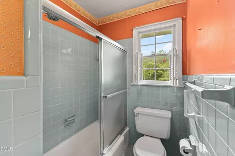 Bath - 1101 S Walnut Dr, Smithfield, NC 27577 photo 3 of 3