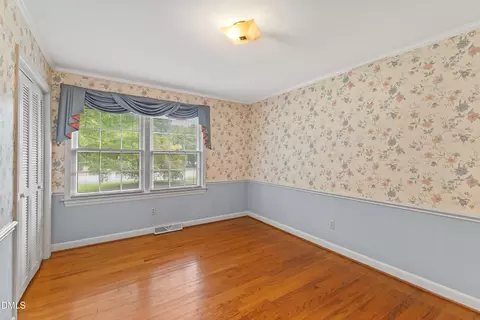 Bedroom - 1101 S Walnut Dr, Smithfield, NC 27577 photo 6 of 7