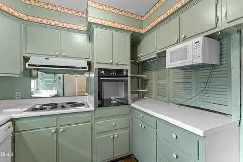 Kitchen - 1101 S Walnut Dr, Smithfield, NC 27577 photo 3 of 4