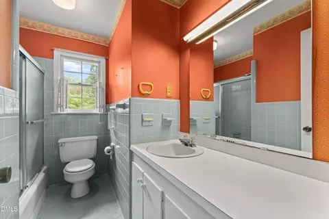 Bath - 1101 S Walnut Dr, Smithfield, NC 27577 photo 2 of 3