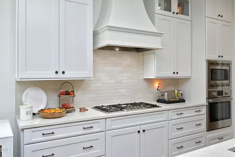 Kitchen - 121 Ruskin Dr, Chapel Hill, NC 27516 photo 3 of 4