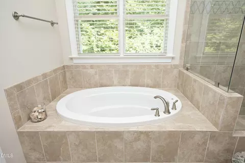 Bath - 121 Ruskin Dr, Chapel Hill, NC 27516 photo 5 of 8