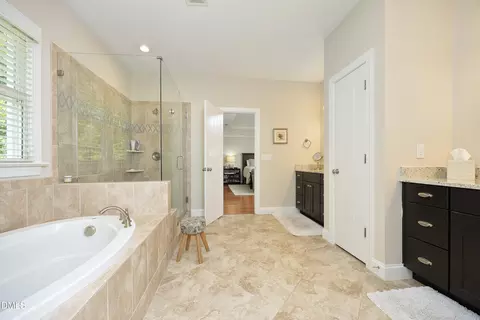 Bath - 121 Ruskin Dr, Chapel Hill, NC 27516 photo 3 of 8