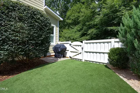 Exterior - 121 Ruskin Dr, Chapel Hill, NC 27516 photo 7 of 10