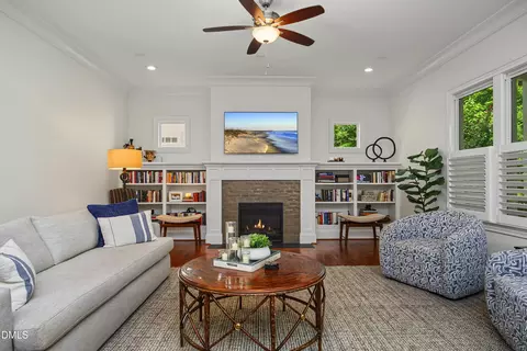 Living - 121 Ruskin Dr, Chapel Hill, NC 27516 photo 2 of 4