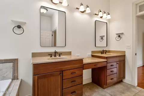 Bath - 5321 Serather Ct, Garner, NC 27529 photo 9 of 13