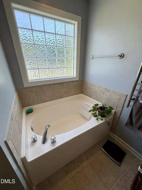 Bath - 178 Waters Edge Dr, Erwin, NC 28339 photo 3 of 5