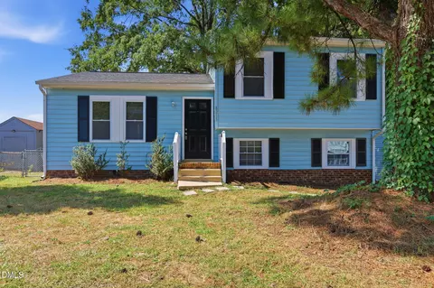8213 Wynewood Ct, Raleigh, NC 27616