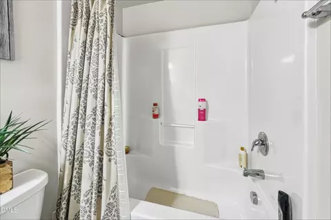 Bath - 828 Poplar St, Durham, NC 27703 photo 2 of 5