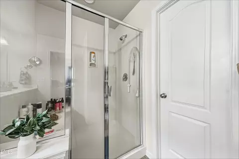 Bath - 828 Poplar St, Durham, NC 27703 photo 5 of 5