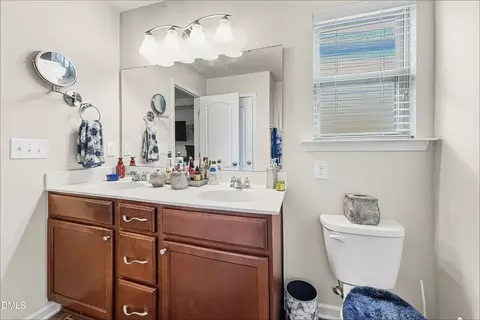 Bath - 828 Poplar St, Durham, NC 27703 photo 4 of 5