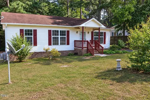102 Pine Forest Dr, Henderson, NC 27536