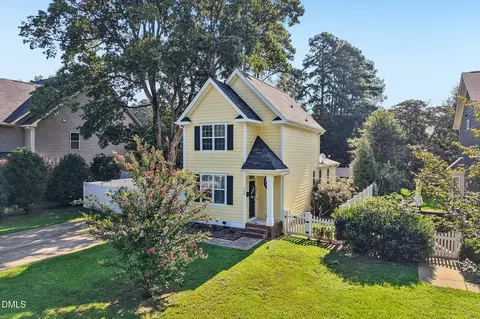 133 Raleigh St, Holly Springs, NC 27540