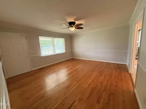 Living - 803 W Morris Cir, Dunn, NC 28334 photo 3 of 4