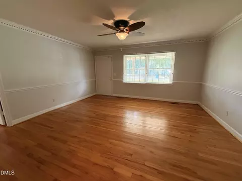 Living - 803 W Morris Cir, Dunn, NC 28334 photo 4 of 4