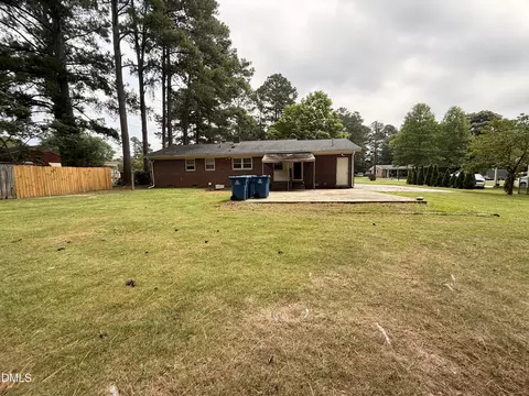 Exterior - 803 W Morris Cir, Dunn, NC 28334 photo 2 of 4