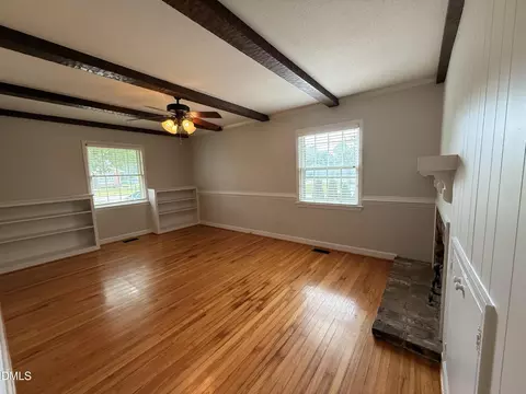 Living - 803 W Morris Cir, Dunn, NC 28334 photo 2 of 4