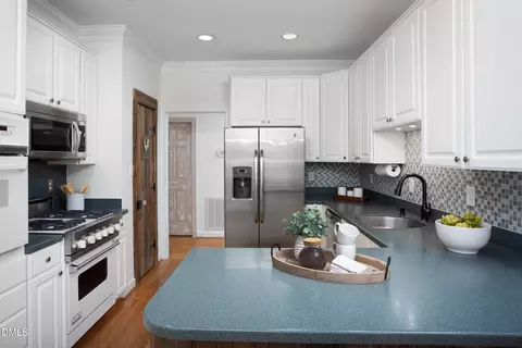 Kitchen - 1000 E Oak Dr, Durham, NC 27705 photo 2 of 4