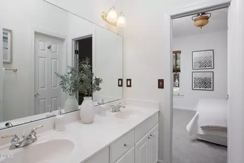 Bath - 1000 E Oak Dr, Durham, NC 27705 photo 7 of 7