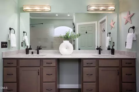 Bath - 1000 E Oak Dr, Durham, NC 27705 photo 1 of 7