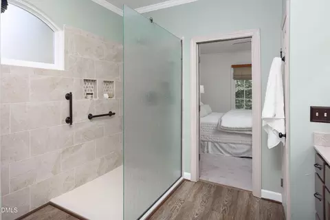 Bath - 1000 E Oak Dr, Durham, NC 27705 photo 5 of 7