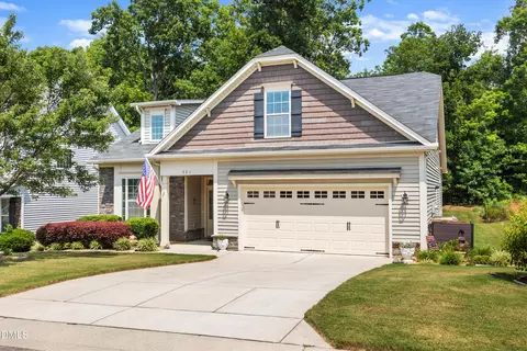 331 Sugarberry Ln, Clayton, NC 27527