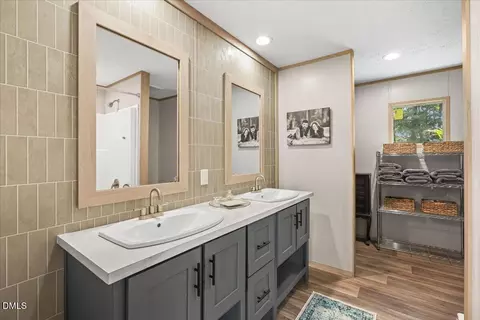 Bath - 72 Crocker Rd, Smithfield, NC 27577 photo 2 of 3