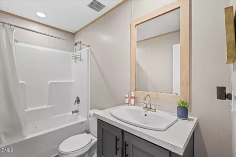 Bath - 72 Crocker Rd, Smithfield, NC 27577 photo 3 of 3